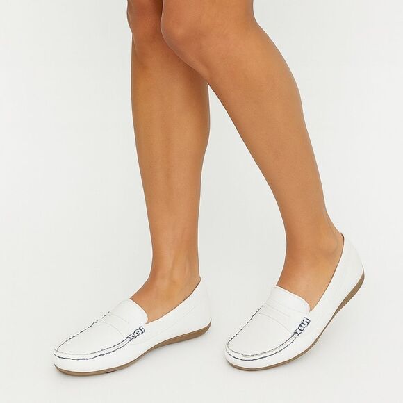 Samuel Hubbard Wm’s Sz 7 White Black Stitched Free Spirit Driving Moccasin Shoes - Picture 1 of 6